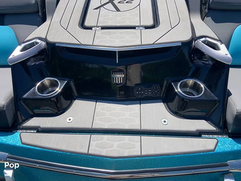 Slide: The Image of Mastercraft X22 2022 - 16572896