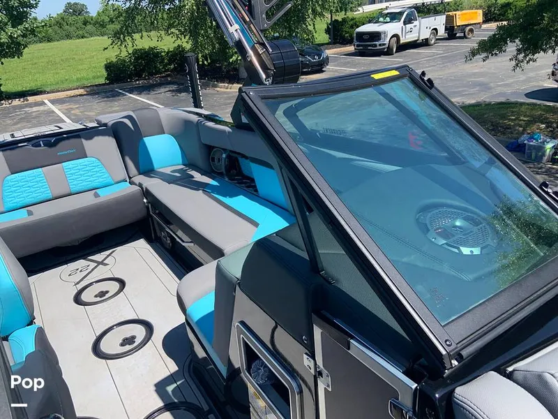 Slide: The Image of Mastercraft X22 2022 - 16572903