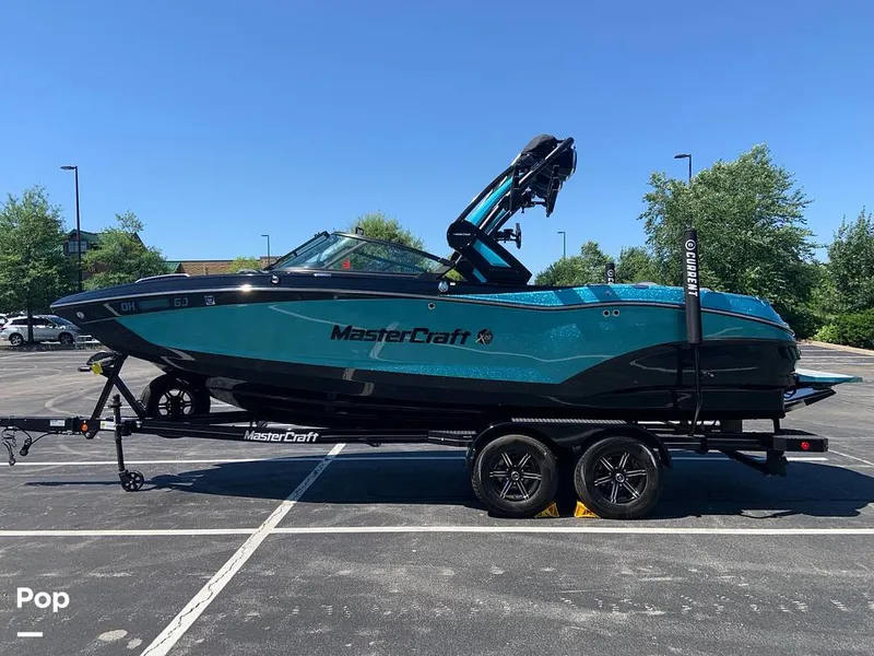Slide: The Image of Mastercraft X22 2022 - 16572870
