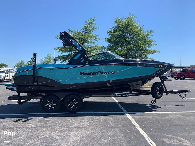 Slide: The Image of Mastercraft X22 2022 - 16572872