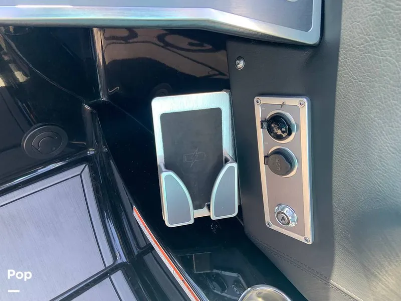 Slide: The Image of Mastercraft X22 2022 - 16572916