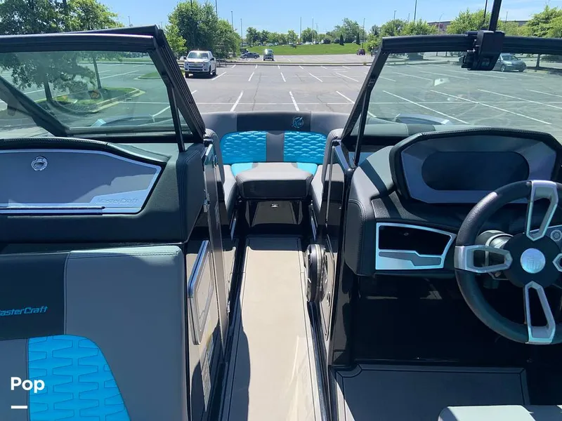 Slide: The Image of Mastercraft X22 2022 - 16574506