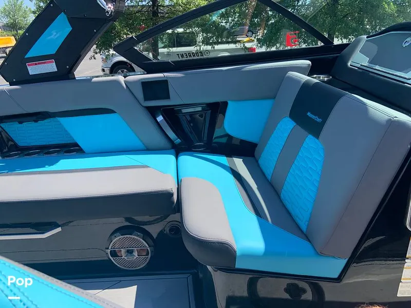 Slide: The Image of Mastercraft X22 2022 - 16572909