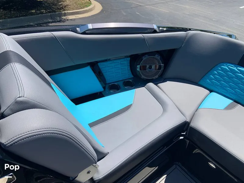 Slide: The Image of Mastercraft X22 2022 - 16574563