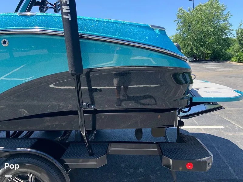 Slide: The Image of Mastercraft X22 2022 - 16574623
