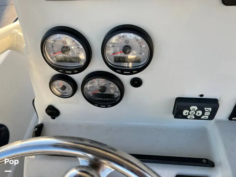 Slide: The Image of Boston Whaler 240 Justice/Outrage 2011 - 16241733