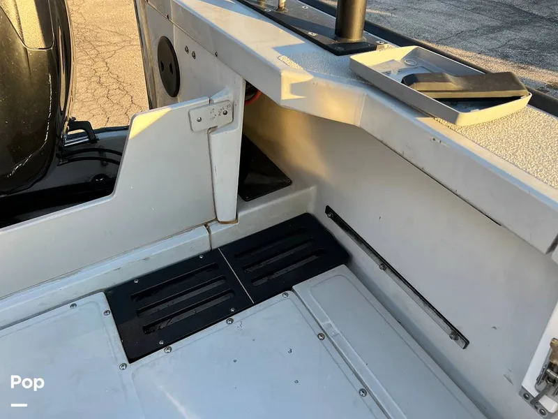 Slide: The Image of Boston Whaler 240 Justice/Outrage 2011 - 16241778