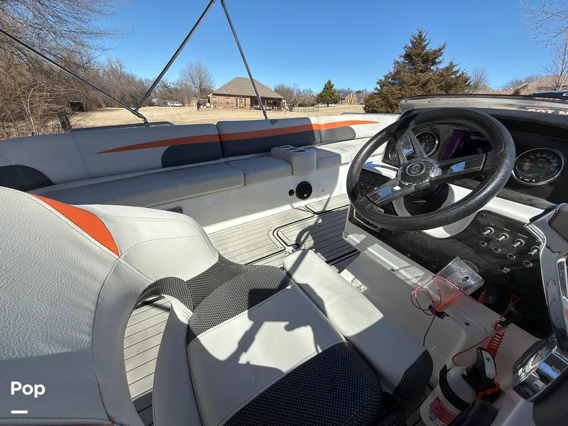 Slide: The Image of Hurricane SS 201 2019 - 16237568