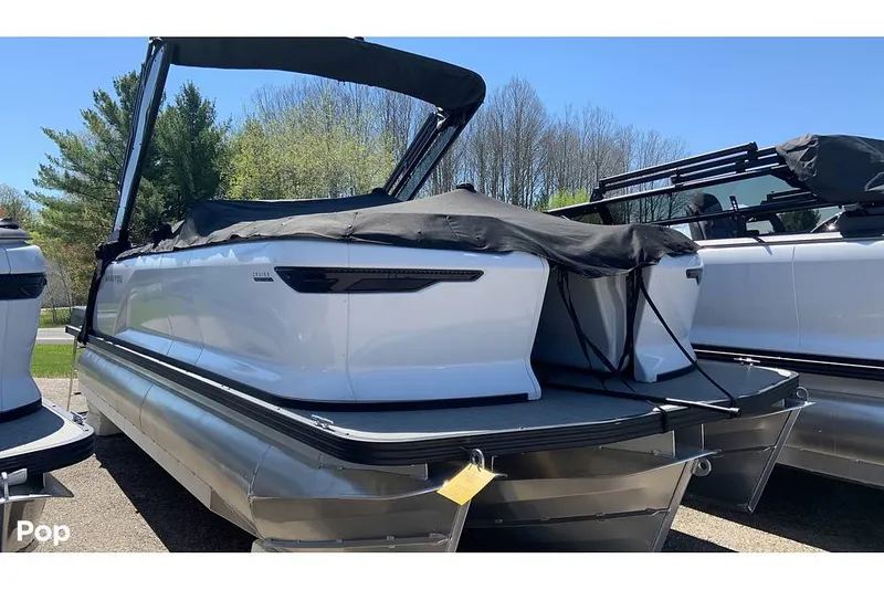 Slide: The Image of Manitou 22 Cruise Stealth 2024 - 16240086