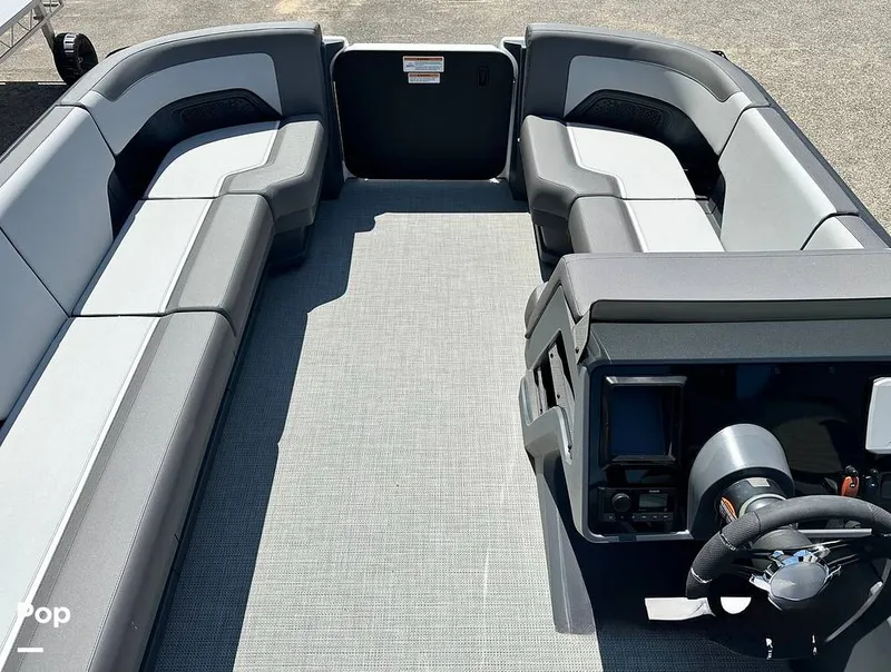 Slide: The Image of Manitou 22 Cruise Stealth 2024 - 16240088