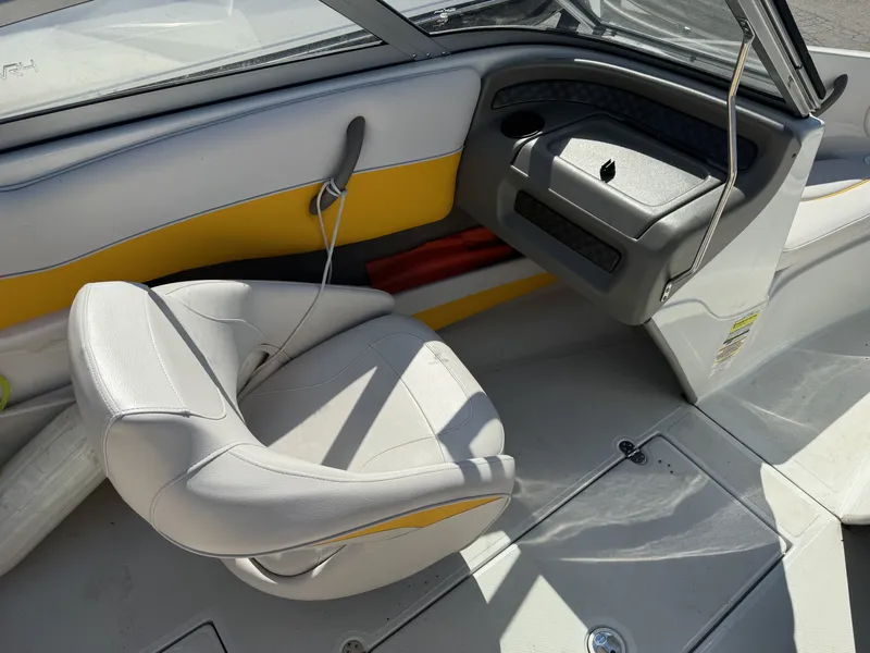 Slide: The Image of Crownline Boats 19SS 2015 - 10