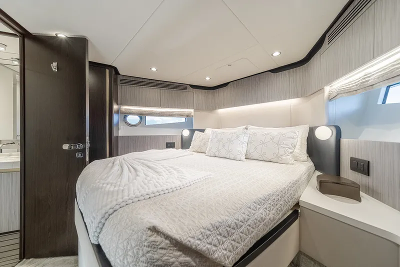 Slide: The Image of Azimut 60 Fly 2020 - 29