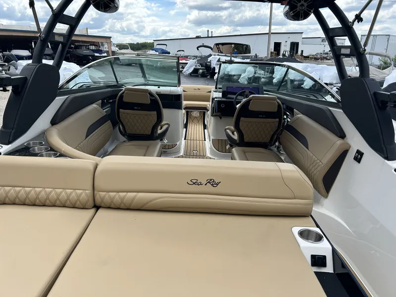 Slide: The Image of Sea Ray SLX 260 Surf 2024 - 10