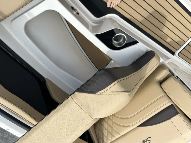 Slide: The Image of Sea Ray SLX 260 Surf 2024 - 12