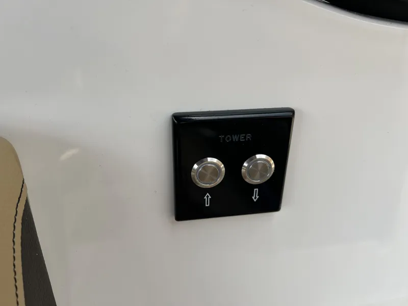 Slide: The Image of Sea Ray SLX 260 Surf 2024 - 13