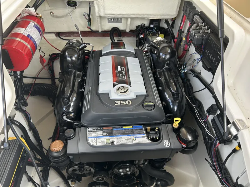 Slide: The Image of Sea Ray SLX 260 Surf 2024 - 14