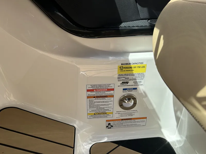 Slide: The Image of Sea Ray SLX 260 Surf 2024 - 5