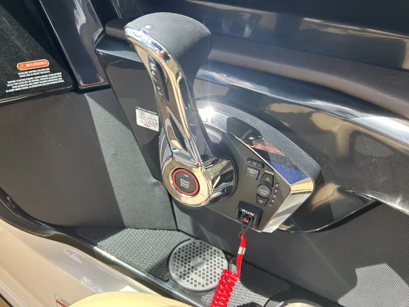 Slide: The Image of Sea Ray SLX 260 Surf 2024 - 6