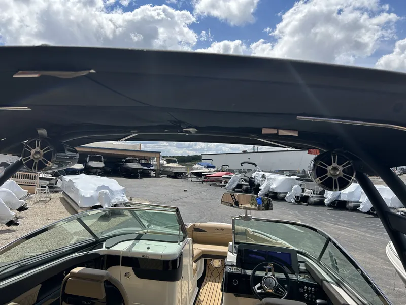 Slide: The Image of Sea Ray SLX 260 Surf 2024 - 7