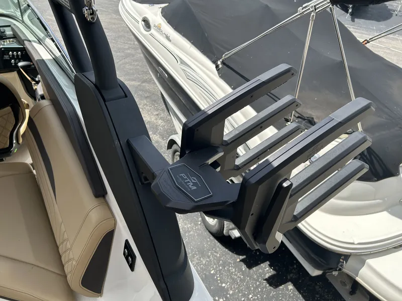 Slide: The Image of Sea Ray SLX 260 Surf 2024 - 8