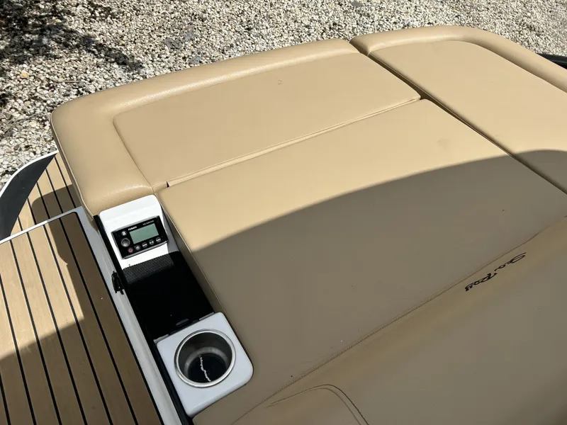 Slide: The Image of Sea Ray SLX 260 Surf 2024 - 9