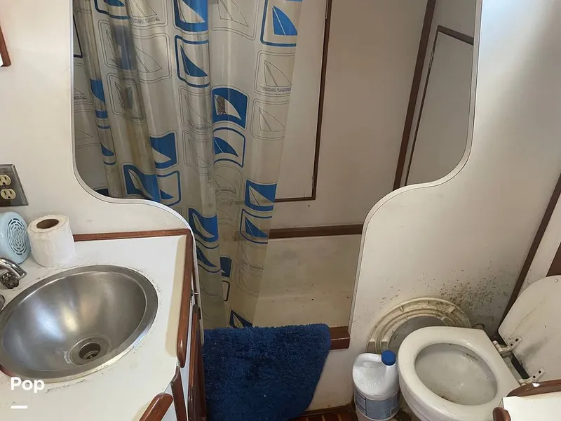 Slide: The Image of Aft Bathroom - 16296300