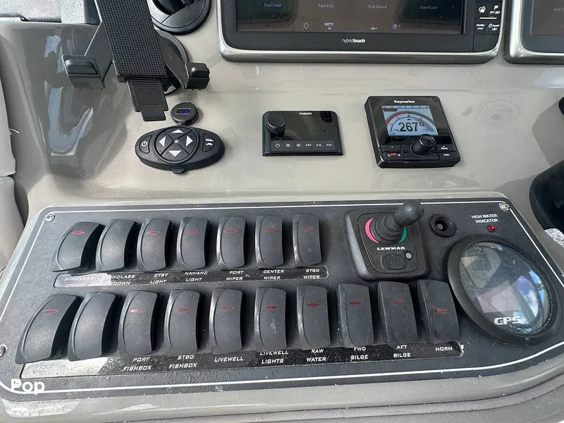 Slide: The Image of Boston Whaler 345 Conquest Open 2011 - 16270998