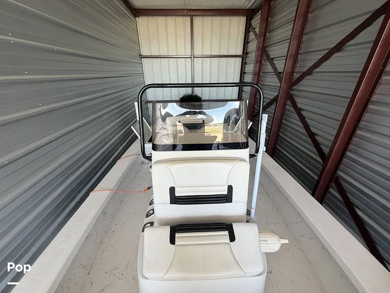 Slide: The Image of Forward helm seat - 16329314