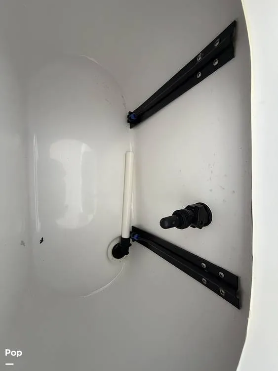 Slide: The Image of Under seat live well - 16329315