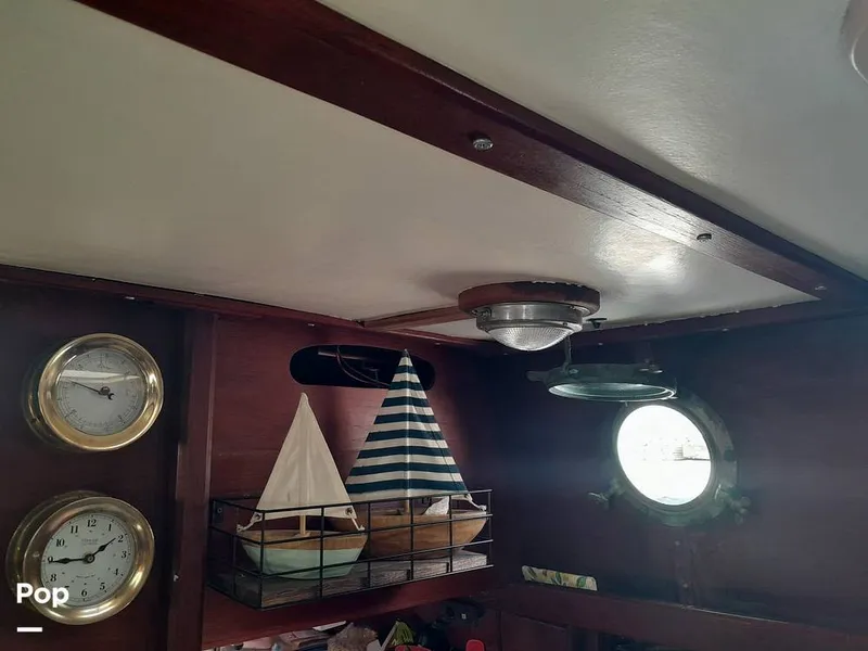 Slide: The Image of Lighting/porthole - 16257420