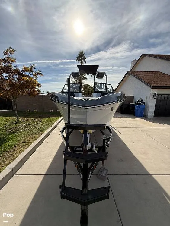 Slide: The Image of Correct Craft Super Air Nautique S23 2024 - 16489595