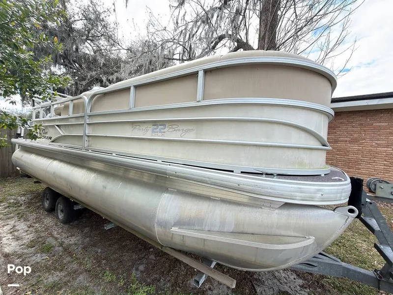The Image of Sun Tracker 22 DLX Party Barge 2016 - 16283738