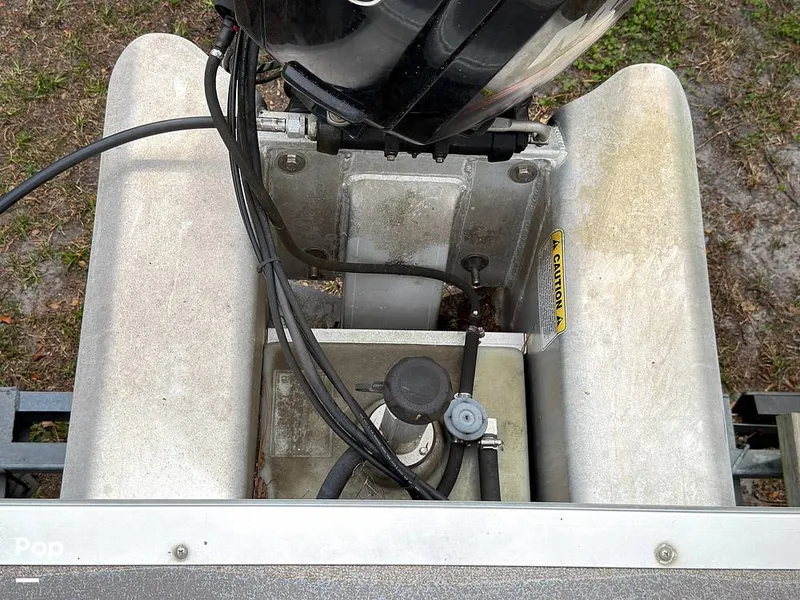 Slide: The Image of Sun Tracker 22 DLX Party Barge 2016 - 16283839