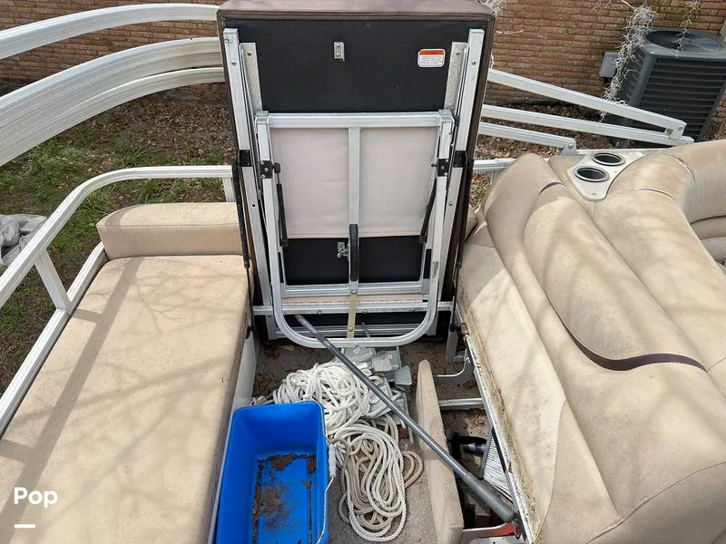 Slide: The Image of Sun Tracker 22 DLX Party Barge 2016 - 16283847