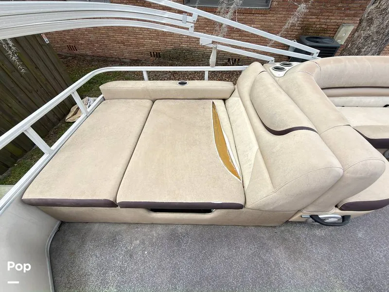 Slide: The Image of Sun Tracker 22 DLX Party Barge 2016 - 16283749