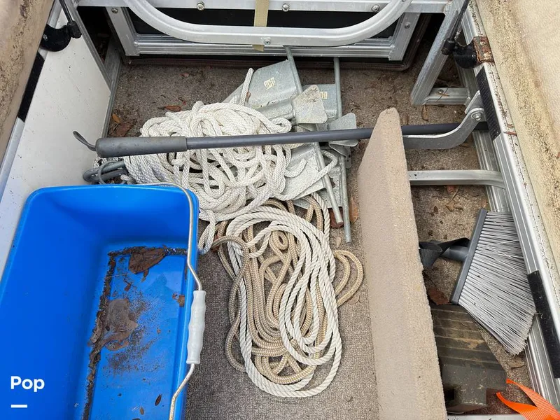 Slide: The Image of Sun Tracker 22 DLX Party Barge 2016 - 16283850