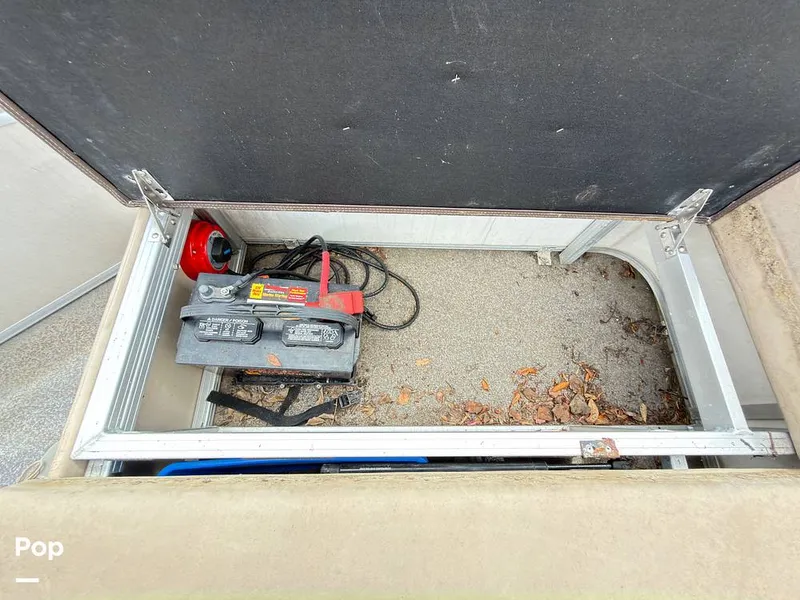 Slide: The Image of Sun Tracker 22 DLX Party Barge 2016 - 16283851