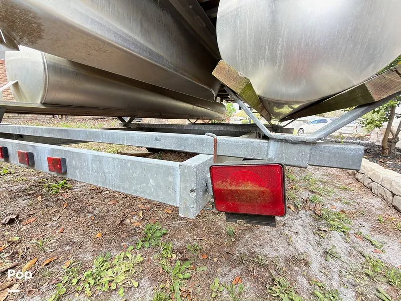 Slide: The Image of Sun Tracker 22 DLX Party Barge 2016 - 16283853