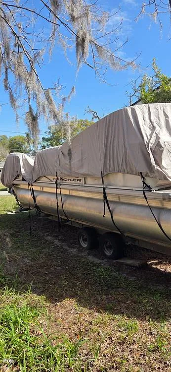 Slide: The Image of Sun Tracker 22 DLX Party Barge 2016 - 16281939