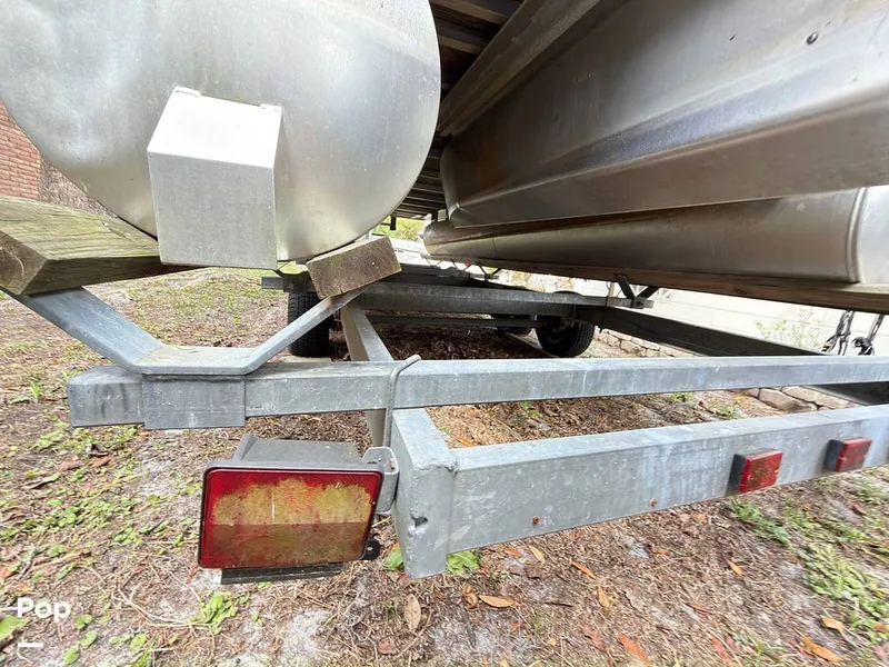 Slide: The Image of Sun Tracker 22 DLX Party Barge 2016 - 16283855