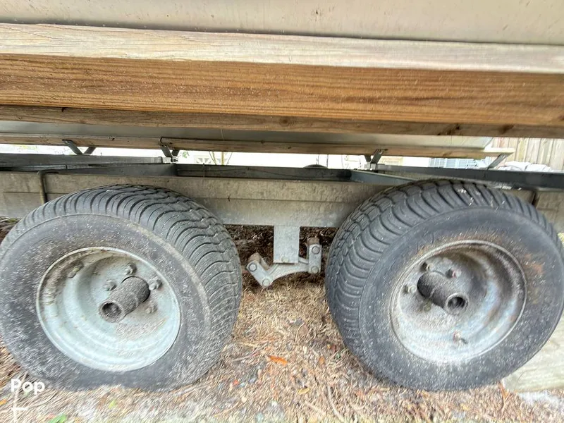 Slide: The Image of Sun Tracker 22 DLX Party Barge 2016 - 16283856