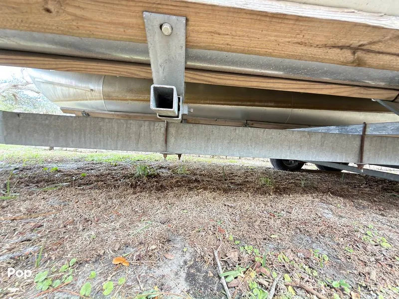 Slide: The Image of Sun Tracker 22 DLX Party Barge 2016 - 16283859