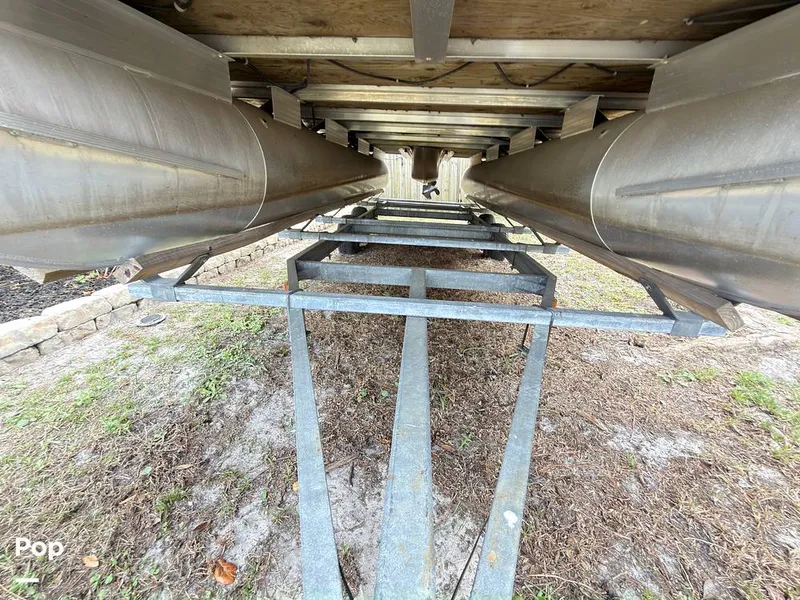 Slide: The Image of Sun Tracker 22 DLX Party Barge 2016 - 16283862