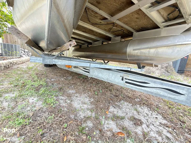 Slide: The Image of Sun Tracker 22 DLX Party Barge 2016 - 16283863