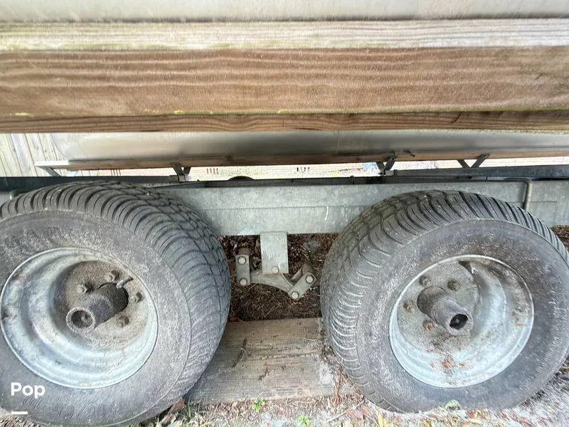 Slide: The Image of Sun Tracker 22 DLX Party Barge 2016 - 16283864