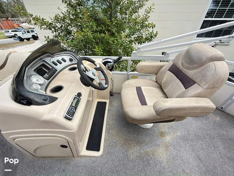 Slide: The Image of Sun Tracker 22 DLX Party Barge 2016 - 16283751