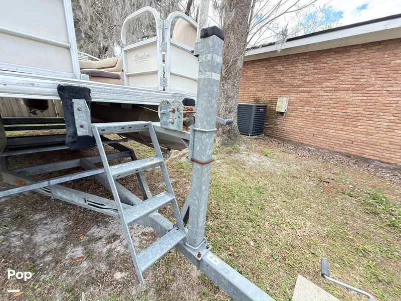 Slide: The Image of Sun Tracker 22 DLX Party Barge 2016 - 16283867