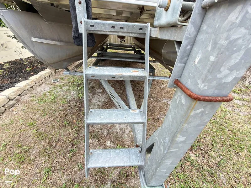 Slide: The Image of Sun Tracker 22 DLX Party Barge 2016 - 16283868