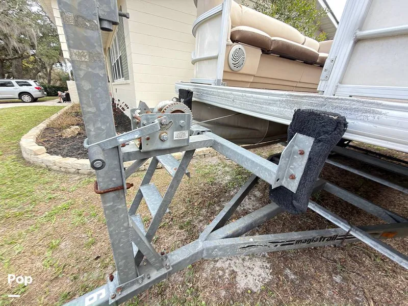 Slide: The Image of Sun Tracker 22 DLX Party Barge 2016 - 16283872