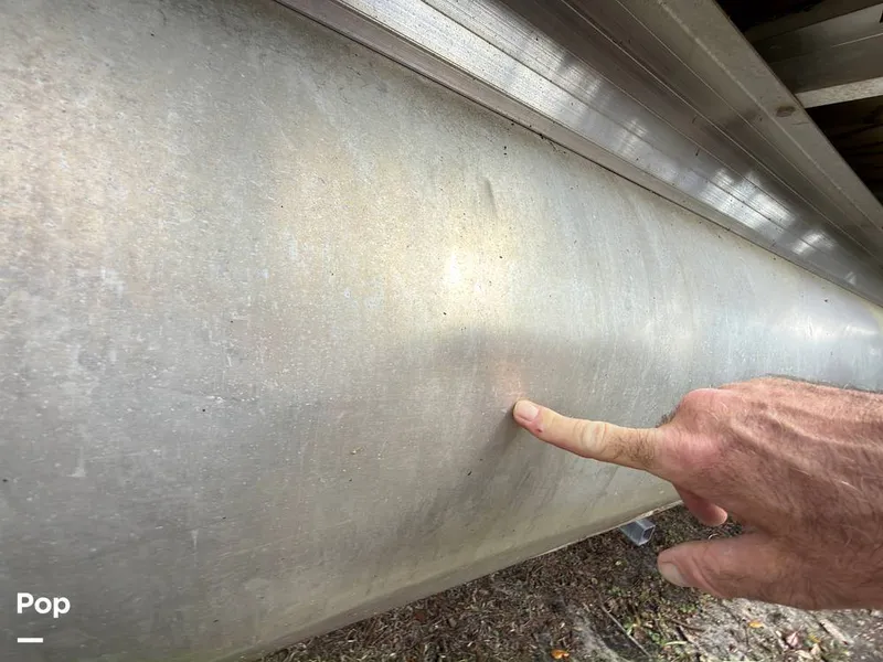 Slide: The Image of Sun Tracker 22 DLX Party Barge 2016 - 16283874